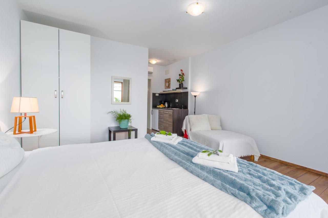 Apartments Zomzi Пореч Экстерьер фото