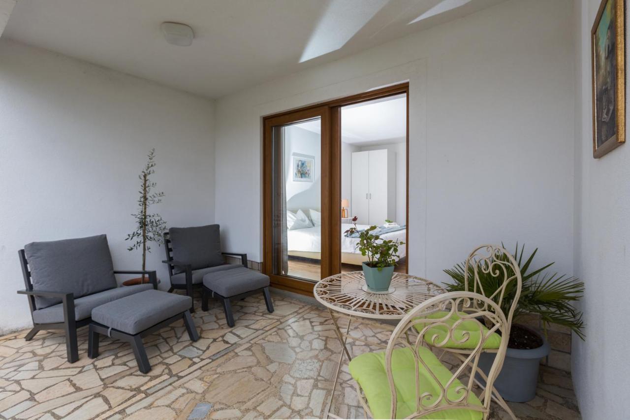 Apartments Zomzi Пореч Экстерьер фото