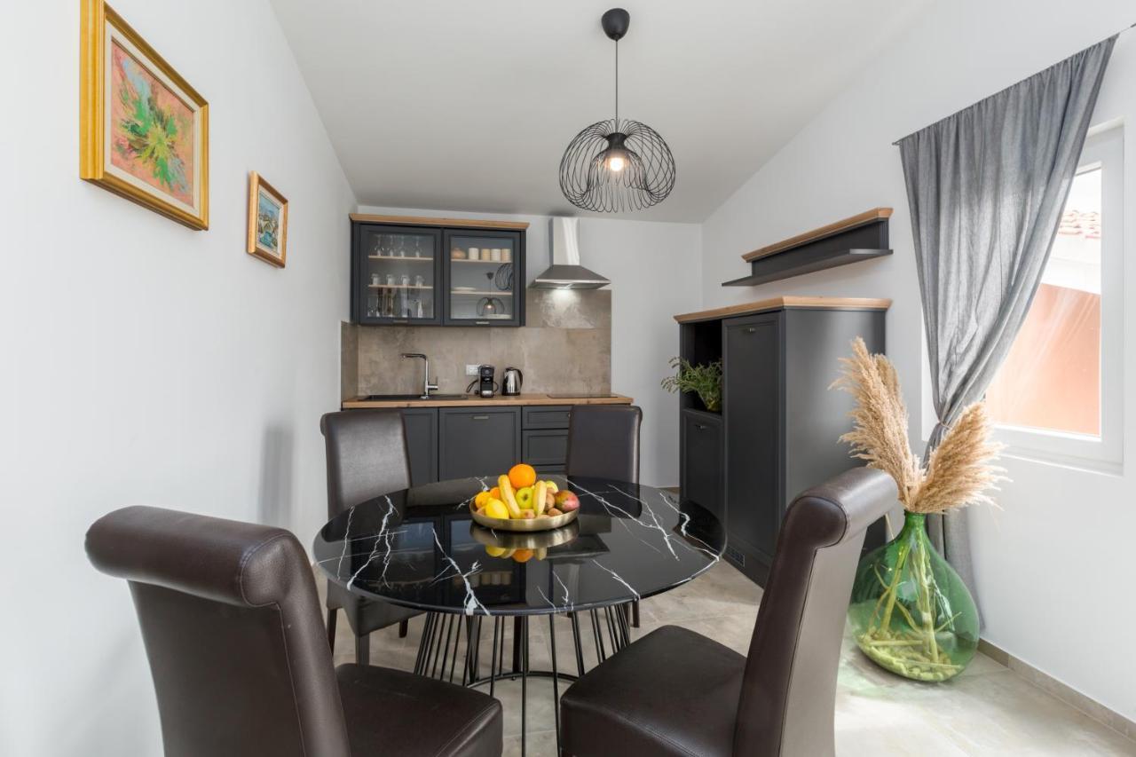 Apartments Zomzi Пореч Экстерьер фото