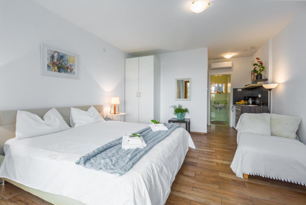 Apartments Zomzi Пореч Экстерьер фото