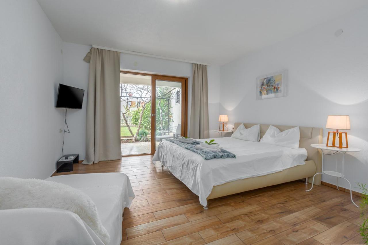 Apartments Zomzi Пореч Экстерьер фото