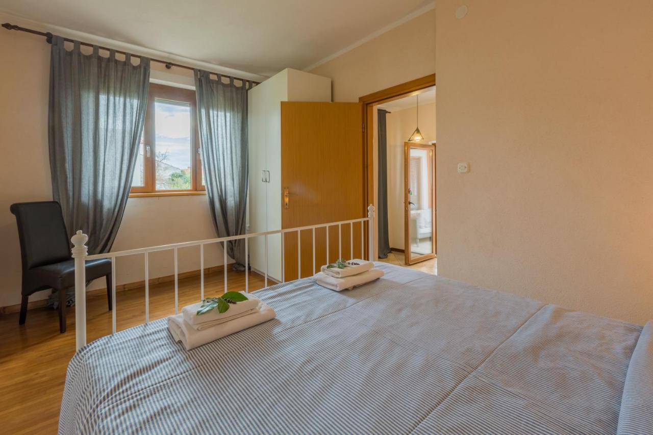 Apartments Zomzi Пореч Экстерьер фото