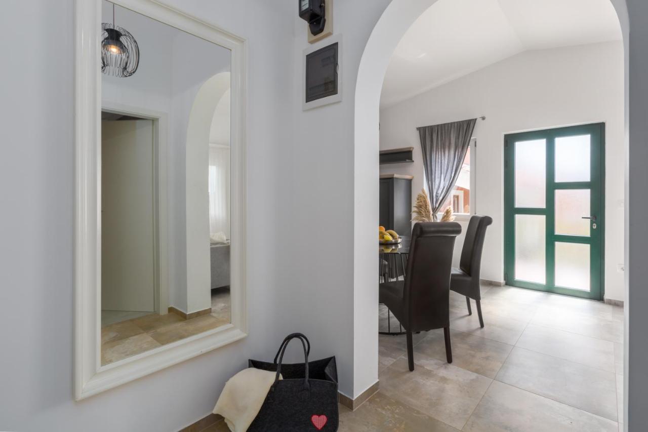 Apartments Zomzi Пореч Экстерьер фото