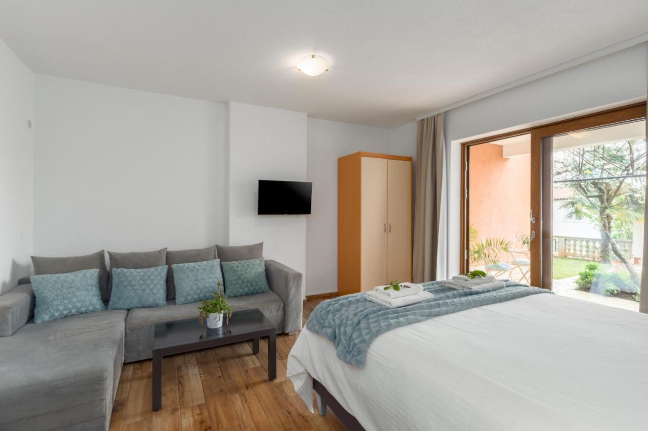 Apartments Zomzi Пореч Экстерьер фото