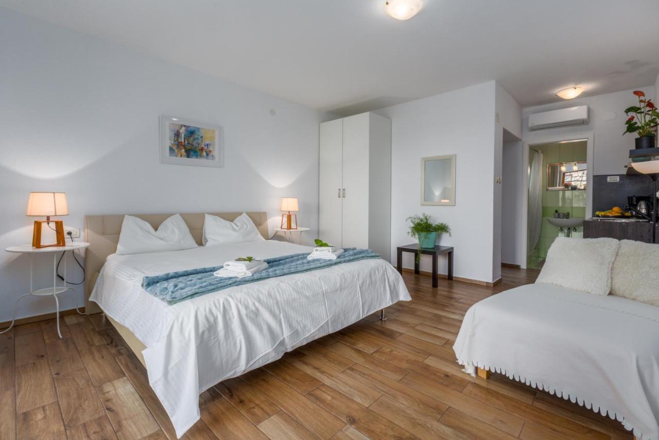 Apartments Zomzi Пореч Экстерьер фото