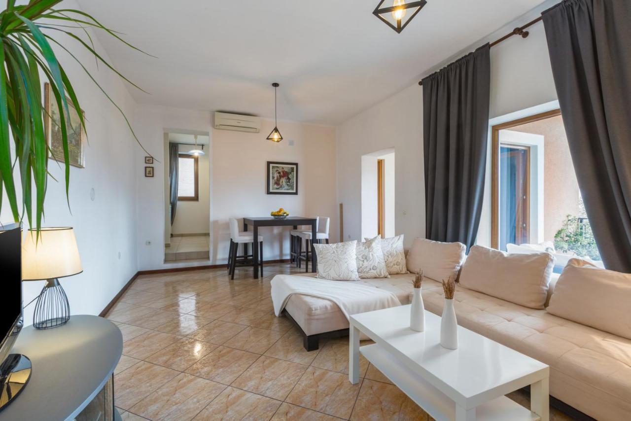 Apartments Zomzi Пореч Экстерьер фото