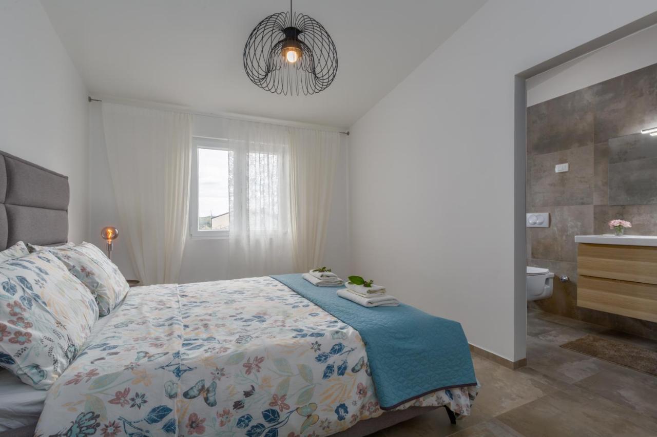 Apartments Zomzi Пореч Экстерьер фото