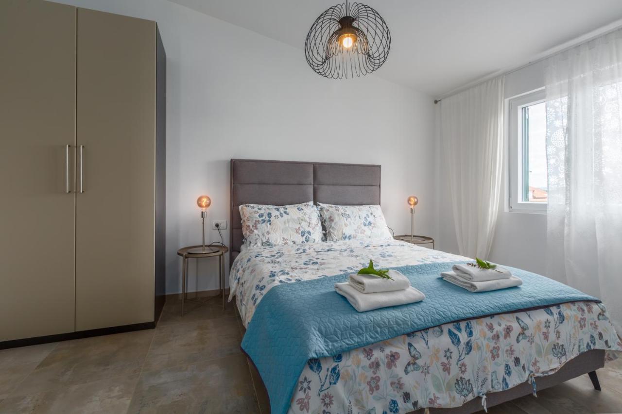 Apartments Zomzi Пореч Экстерьер фото