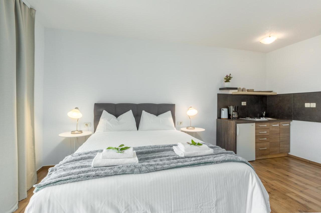 Apartments Zomzi Пореч Экстерьер фото