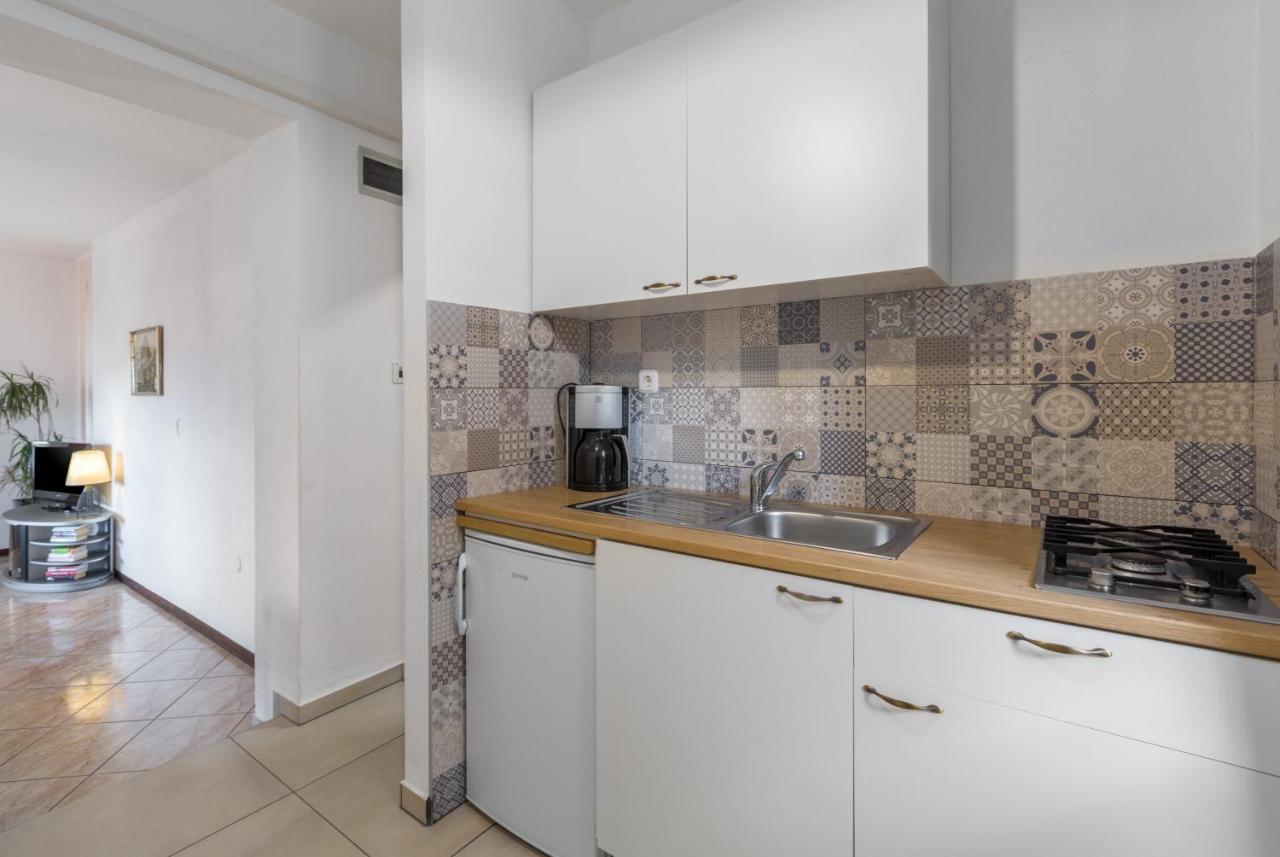 Apartments Zomzi Пореч Экстерьер фото