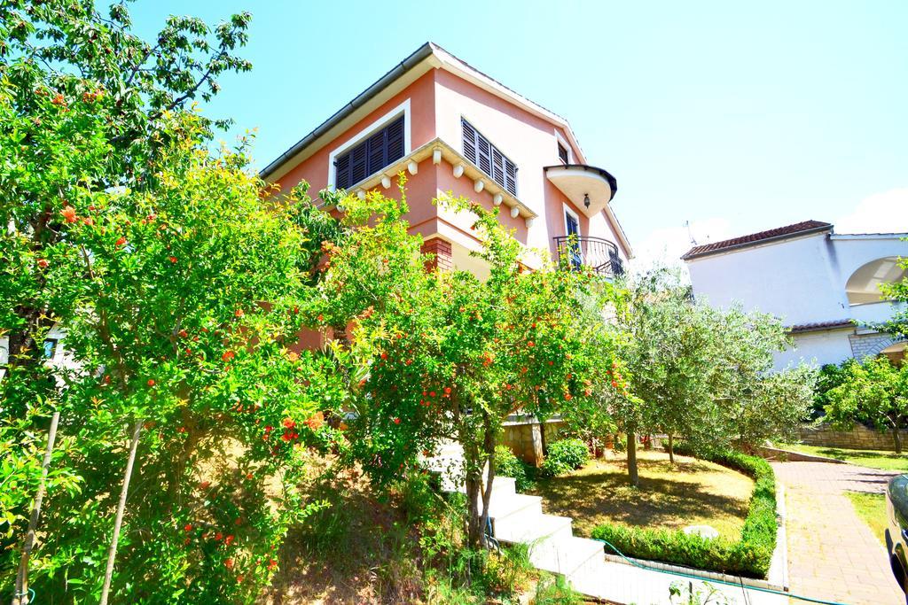 Apartments Zomzi Пореч Экстерьер фото